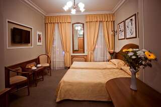 Гостиница Старая Вена Санкт-Петербург Стандартный двухместный номер с 2 отдельными кроватями-1